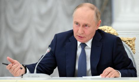 Putin zagrozil "vsem, ki poskušajo razdeliti rusko družbo"