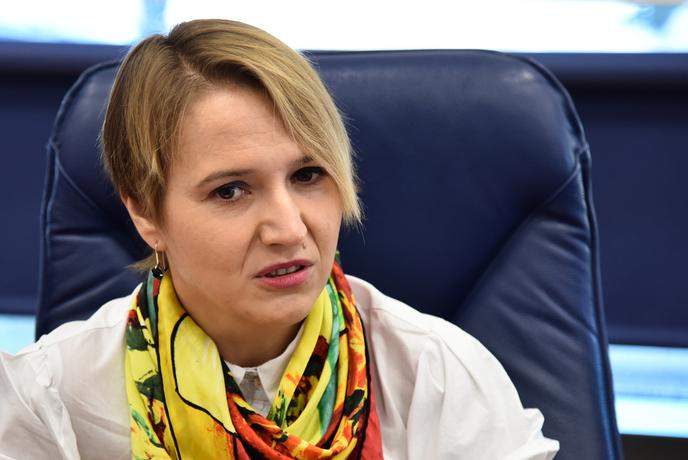 Lažna zdravnica iz Izole v trboveljski bolnišnici delala s ponarejeno diplomo #video