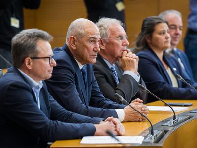 SDS vložila spremembe zakona o vladi