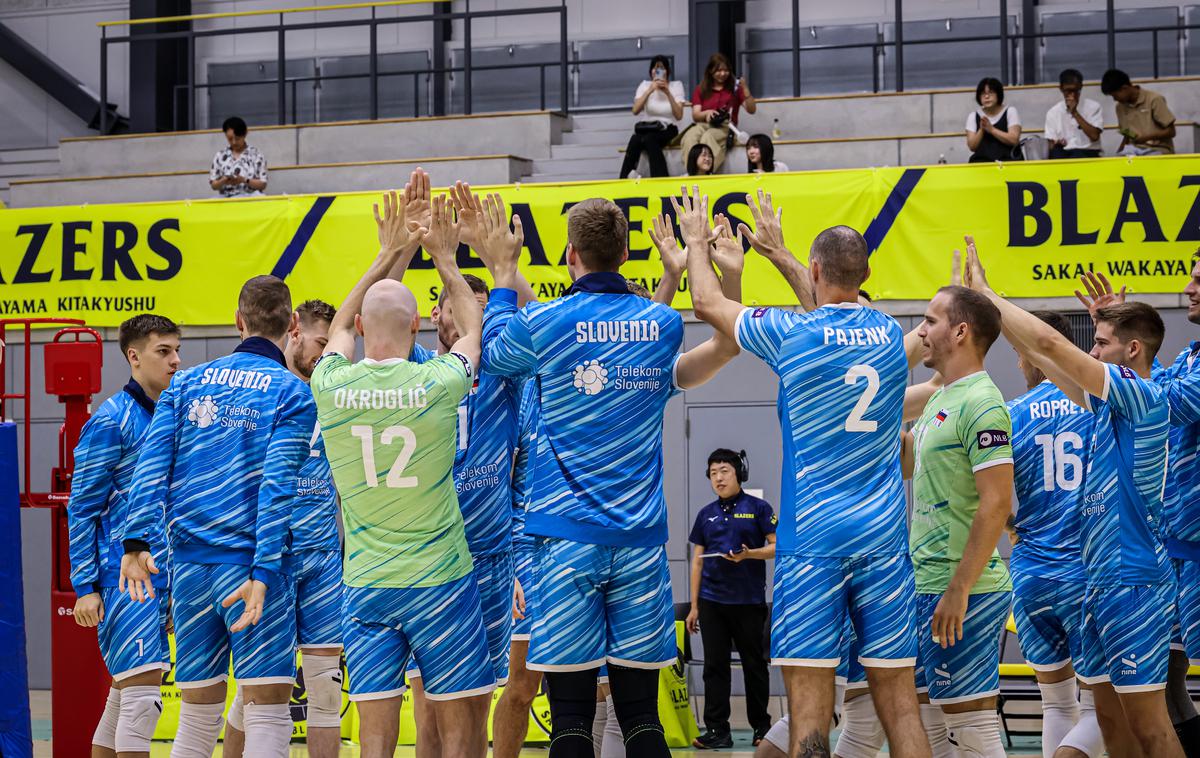 Slovenska odbojkarska reprezentanca - Osaka Blazers Sakai | Slovenski odbojkarji so na Japonskem dobili nekaj odgovorov, zdaj se selijo na Filipine. | Foto OZS