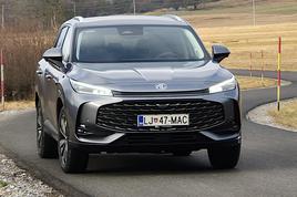 Kitajski mehkejši SUV kot hibrid? Vse to zmore na cesti, nudi pa tudi veliko prostora.