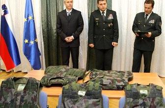 Šteiner predal Goršku prvega od 882 zaščitnih jopičev