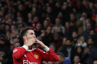 Oblaka selijo v Anglijo, Ronaldo nagovoril navijače