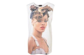 Rihanna zahteva pet milijonov funtov  odškodnine