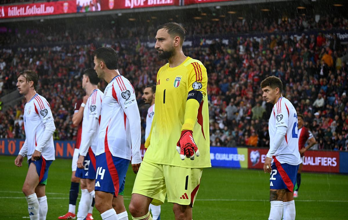 italijanska nogometna reprezentanca | Italijani so bili po bledi petkovi predstavi in porazu z 0:3 pričakovano deležni številnih kritik. | Foto Guliverimage