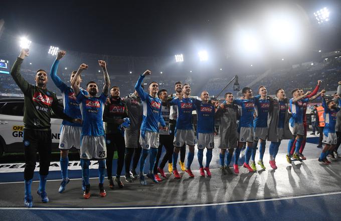 Napoliju so v zadnjem mesecu uspele tri velike zmage. Premagal je vodilne tri ekipe italijanskega prvenstva, Juventus, Lazio in nazadnje Inter. Lahko zdaj poskrbi še za največjo zmago sezone? | Foto: Reuters