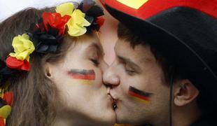 V Nemčiji vse več ljudi ljubezen najde prek spleta