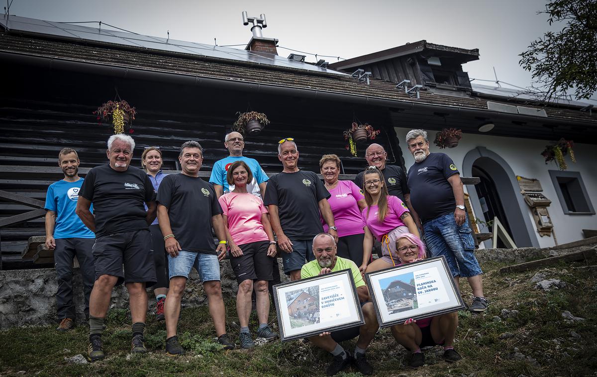Naj planinska koča 2023 | Planinski družini PD Preddvor smo predali plaketi za naj planinski koči 2023. | Foto Ana Kovač