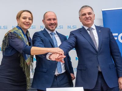 Desnosredinski trojček verjame v osvojitev 15 poslanskih mandatov