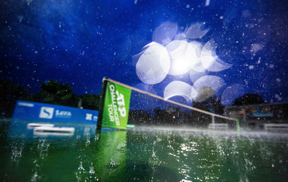 tenis Portorož | V Portorožu je dež preprečil izvedbo torkovega sporeda, v katerem bi moral nastopiti tudi prvi nosilec Aljaž Bedene. | Foto Grega Valančič/Sportida