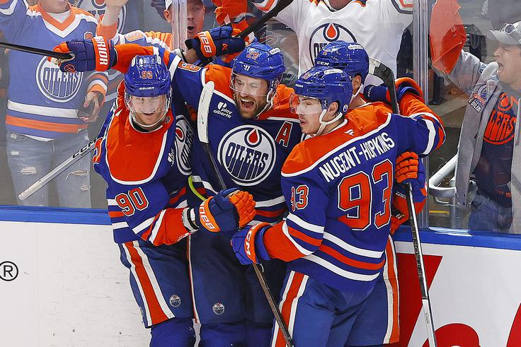 Pri Edmontonu je ob zadetku tri podaje vknjižil Draisaitl, Connor McDavid je prav tako dosegel tri podaje. Za Los Angeles je dve podaji zbral Phillip Danault, Kuemper pa je v vratih ustavil 44 od 48 strelov. | Foto: Reuters