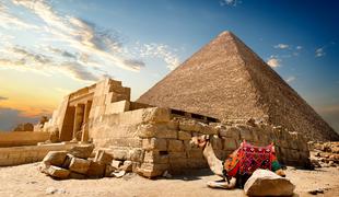 Egiptu iz Velike Britanije vrnili ukradeno ploščo iz Karnaka