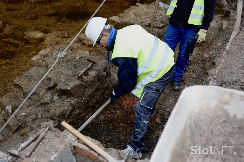 Nova odkritja v procesu arheoloških raziskav na območju SNG Drama Ljubljana