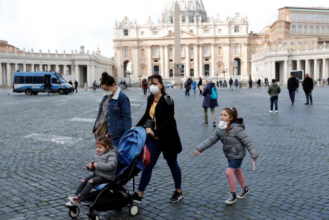 O prvem potrjenem primeru okužbe z novim koronavirusom danes poročajo tudi iz Vatikana. | Foto: Reuters