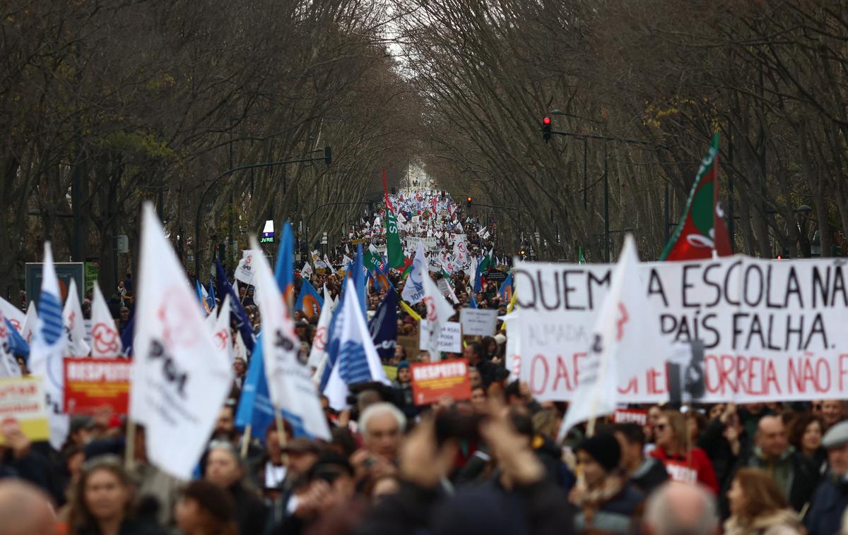 Portugalska protest učiteljev | V preteklih tednih so protesti in občasne stavke potekali po regijah, zaradi česar je prihajalo tudi do prekinitev pouka. | Foto Reuters