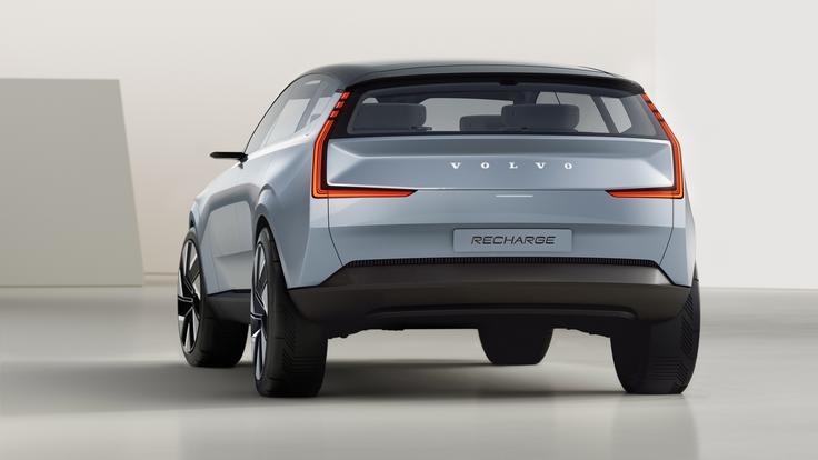 Spet vertikalne zadnje luči na precej bolj "škatlastem" zadku. | Foto: Volvo