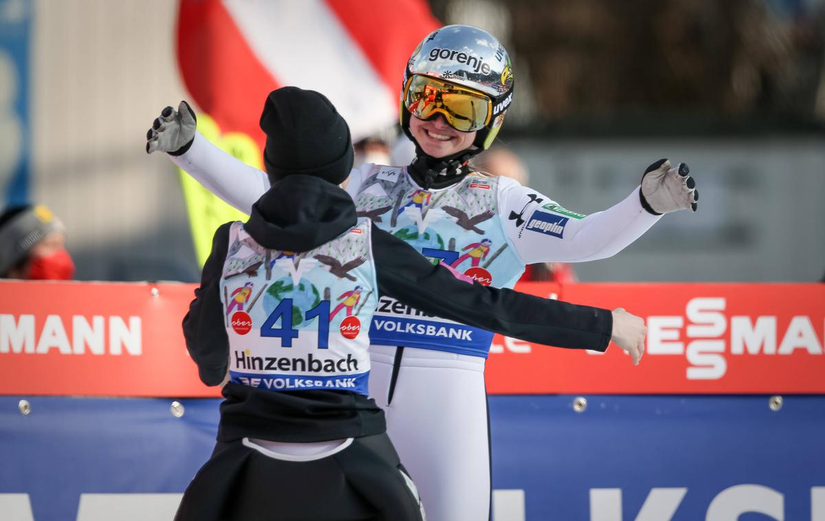 Nika Križnar | Slovenski skakalke in skakalci so dobili prav vse tekme mešanih ekip v tej sezoni. | Foto Guliverimage