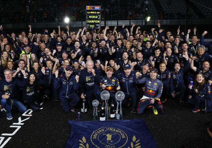 Nočno slavje v Red Bullovi garaži. Zdaj se formula 1 seli v ZDA. | Foto: AP / Guliverimage