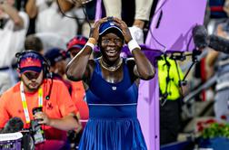 Kanadska najstnica sanjski teden končala s prvo lovoriko na WTA turnirjih