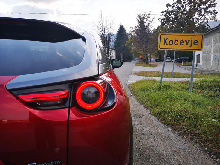 dnevna migracija Kočevje Velenje električni avtomobil Kljub na papirju majhnemu dosegu smo z mazdo MX-30 odpeljali nekaj klasičnih vsakodnevnih "migracijskih" voženj. | Foto: Gregor Pavšič