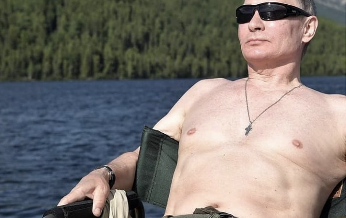 Vladimir Putin | Verižico z obeskom križa mu je podarila mama. | Foto Instagram