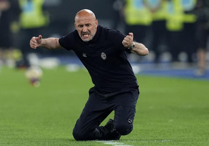 Vincenzo Italiano, trener Bologne. | Foto: Reuters