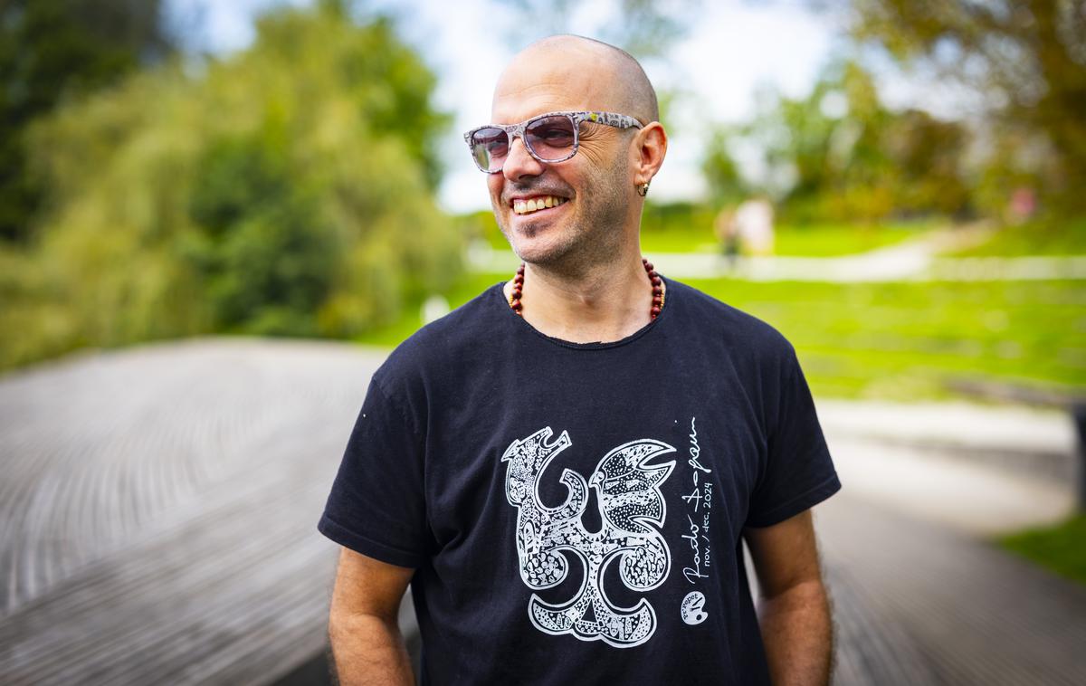 Rudi Bučar | "Če se ne motim, je v Sloveniji okoli 50 narečij. Mislim, da je ta raznolikost veliko bogastvo," nam zaupa Rudi Bučar. | Foto Bojan Puhek
