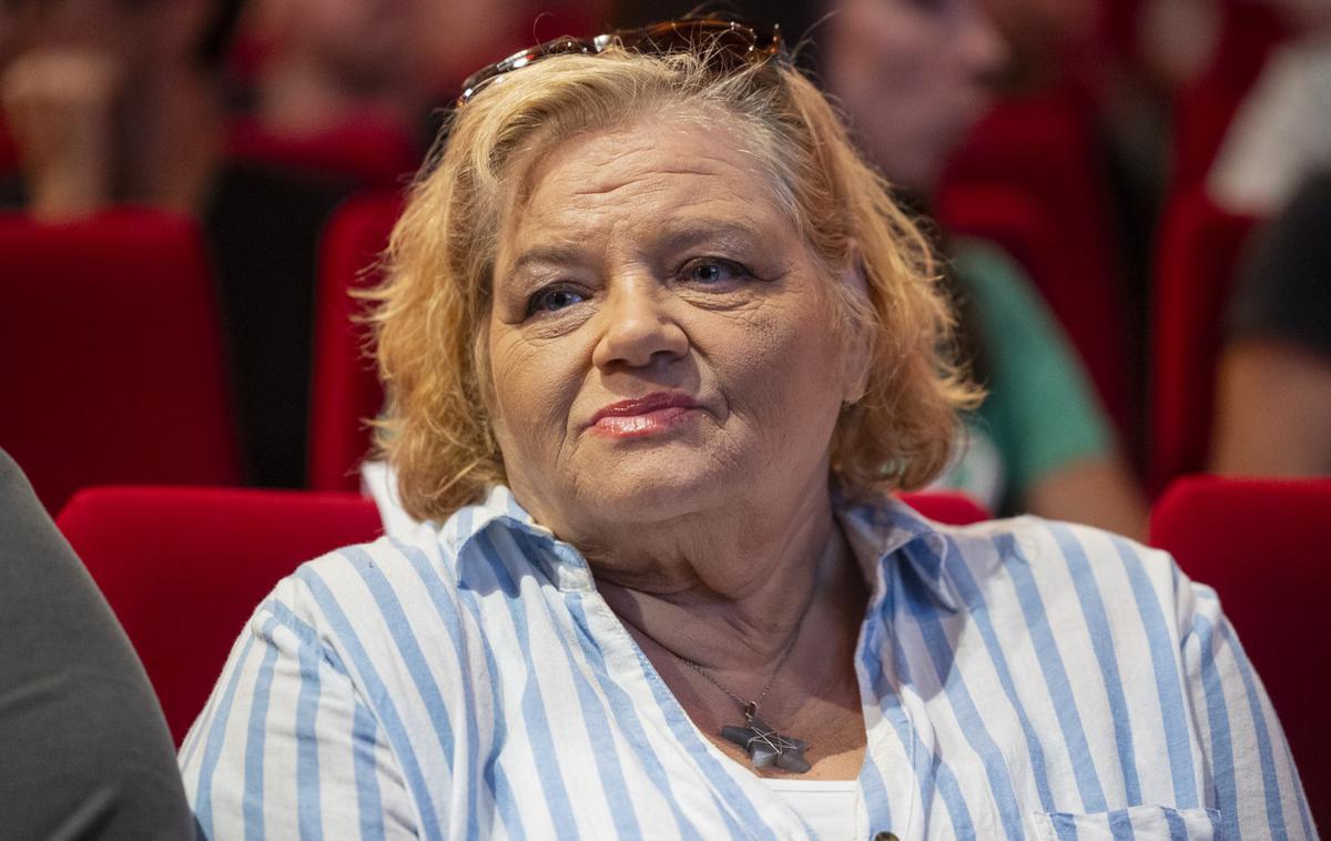 Desa Muck, pisateljica | Mladinska knjiga ji je leta 2023 namenila tudi Levstikovo nagrado za življenjsko delo. Kot so zapisali v utemeljitvi, je Muck ena izmed najbolj samosvojih sodobnih ustvarjalk za otroke in mladino na Slovenskem. | Foto Bor Slana/STA