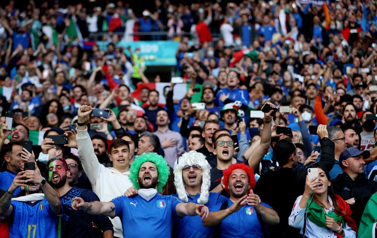 Italija : Španija, polfinale Euro 2020 | Danes bo za Italijo v finalu na Wembleyju stiskalo pesti okoli 7.500 ljubiteljev nogometa. | Foto Reuters