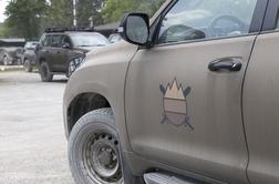 Prometna nesreča specialnega vozila SV: pet vojakov odpeljali v bolnišnico