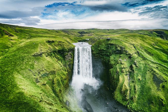 Islandijo obdajajo nezemeljske, dramatične pokrajine, polne ledenikov, vulkanov, slapov in fjordov. | Foto: Shutterstock
