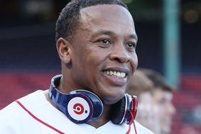 Dr. Dre oblikuje za  Oscarja de la Rento