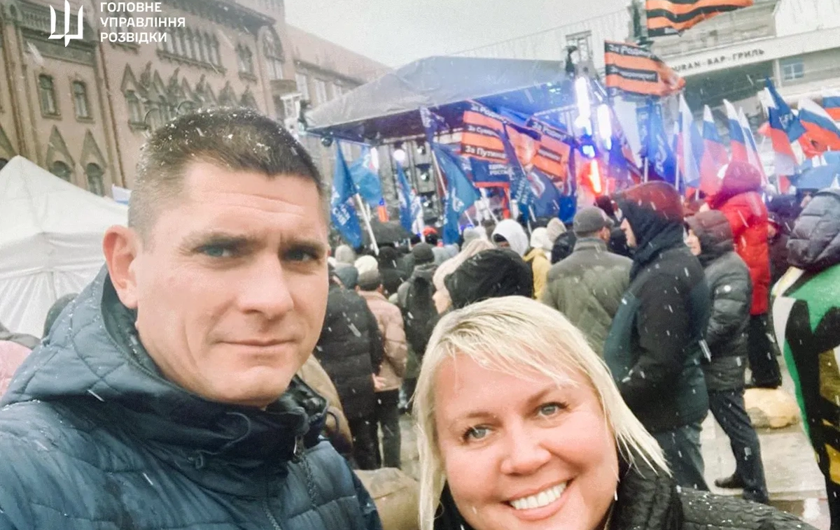 Denis Oleksijovič Šejnov | Ruski major Denis Oleksijovič Šejnov, ki mu Ukrajina očita vpletenost v vojni zločin, z ženo Jeleno.   | Foto DIU