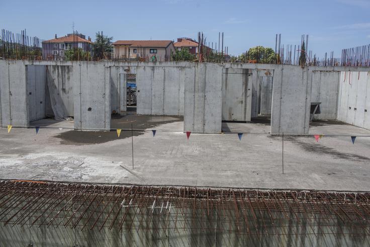 Do zdaj je varščino v višini 200 tisoč evrov vplačal le direktor in lastnik podjetja Vivoda Dimitrij Vivoda. Pojasnil nam je, da v projektu nastopa sam, po njegovi oceni pa bo projekt zahteval še okoli osem milijonov evrov sredstev.  | Foto: Matej Leskovšek