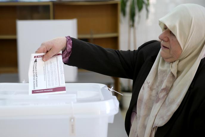 Volitve v BiH | Na današnjih volitvah so zaznali osem manjših incidentov, pri katerih je posredovala policija. | Foto Reuters