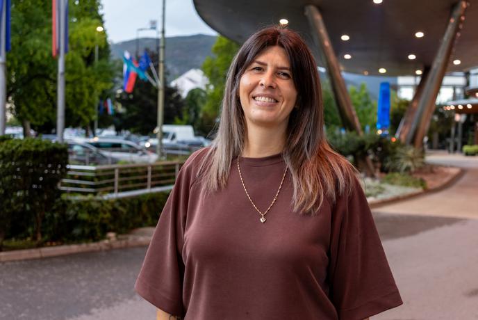 Nekoč nadobudna odbojkarica je vzljubila svet športa v ozadju in uspela v svetovnem merilu