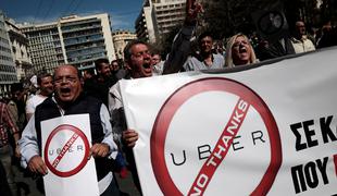 Uber v Grčiji krči poslovanje