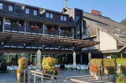 V Cerknem začeli prenavljati hotel