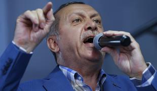Erdogan EU obtožil poskusa strmoglavljenja Madura
