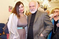 Severina razkazuje nosečniški trebušček