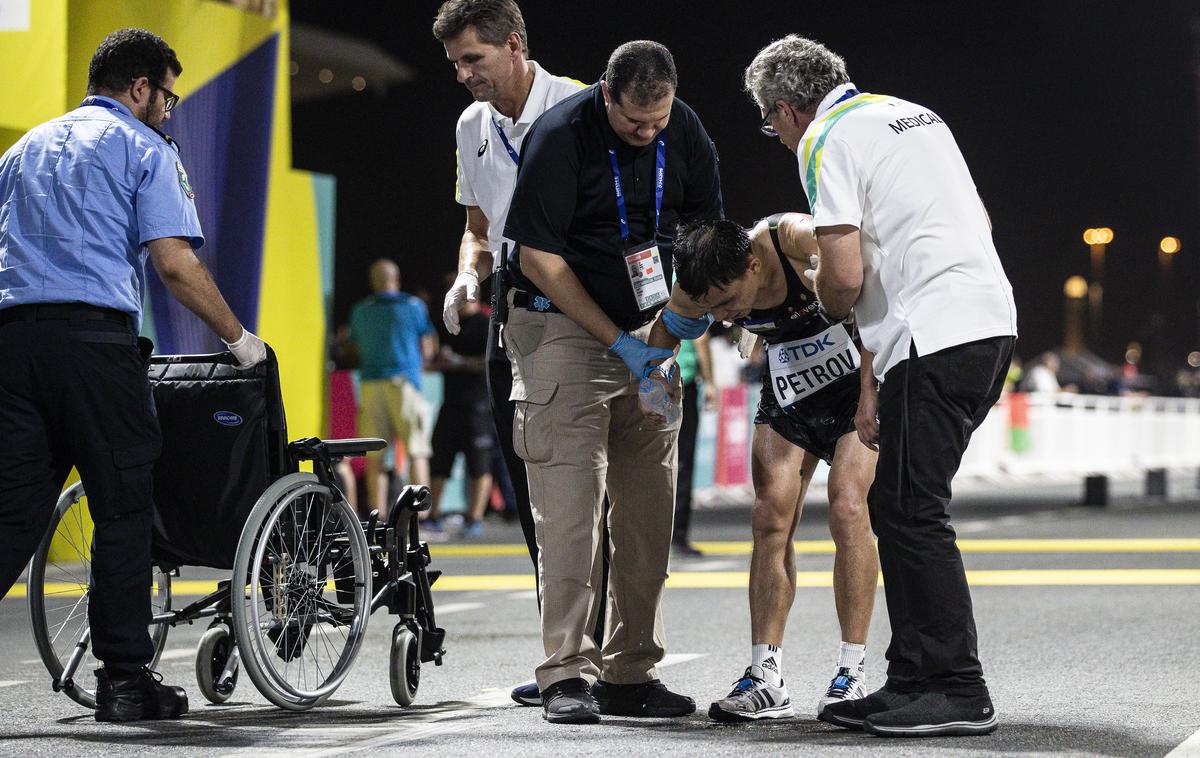 maraton Doha | Mednarodni olimpijski komite je v želji po tem, da bi se izognil ponovitvi nehumanega maratona v Dohi, olimpijski maraton in tekme v hoji iz Tokia prestavil v Saporo. Organizatorji iger so odločitvi ostro nasprotovali, a so morali popustiti. | Foto Getty Images
