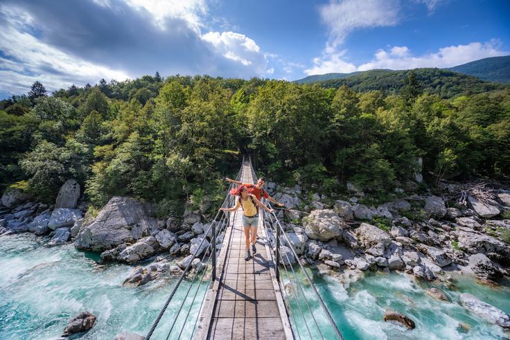Gurmanske in pohodniške poti v Dolini Soče to jesen tečejo od reke do neba. | Foto: Jošt Gantar