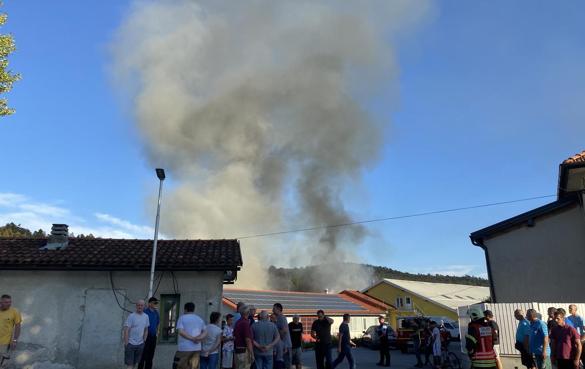 požar Postojna, objek Javor | V požaru se ni poškodoval nihče, je pa nastala velika gmotna škoda. | Foto STA