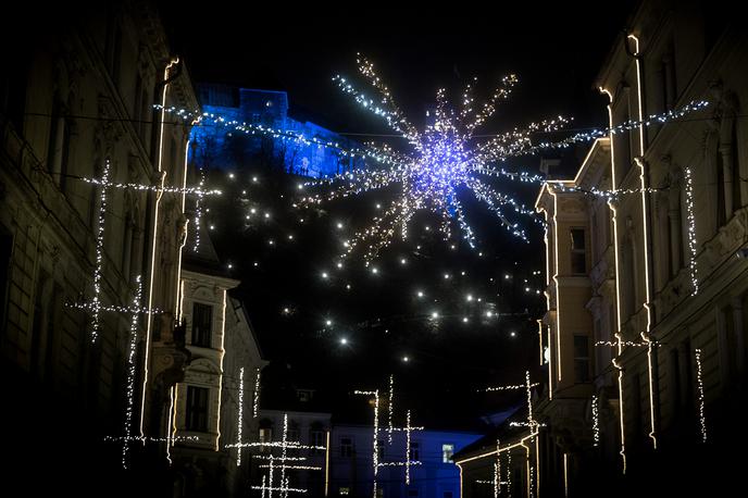 Ljubljana praznična okrasitev lučke december | Foto Ana Kovač