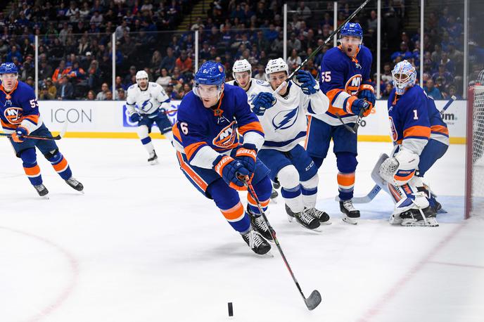 New York Islanders | Hokejisti New York Islanders so dosegli osmo zaporedno zmago nad ekipo Tampa Bay Lightning (5:2). | Foto Reuters