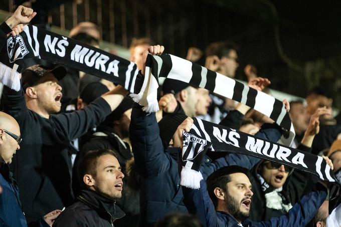 Navijači Mure so navdušeni nad novo pridobitvijo stadiona. | Foto: Blaž Weindorfer/Sportida