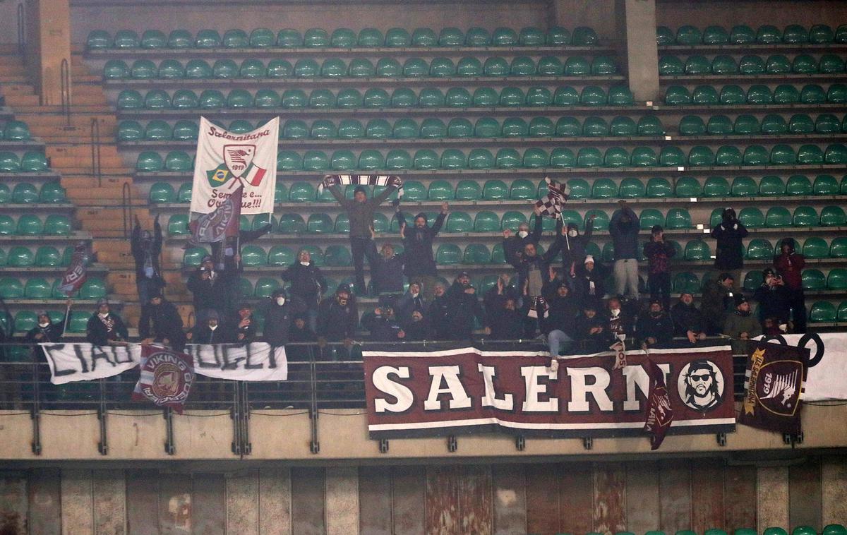 Salernitana - navijači | Navijači Salernitane si lahko oddahnejo. Za zdaj, saj v Serie A zasedajo zadnje mesto. | Foto Guliverimage