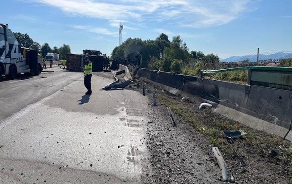 Prometna nesreča | Razlogi za najhujše prometne nesreče na območju PU Celje so po besedah inšpektorice Jasne Božič še zmeraj neprilagojena hitrost, nepravilna stran in smer vožnje, prav tako izsiljevanje prednosti, varnostna razdalja in nepravilni premiki z vozili. | Foto Promet.si/Facebook