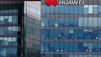 Huawei: Ne, ne prodajamo svojih prestižnih znamk