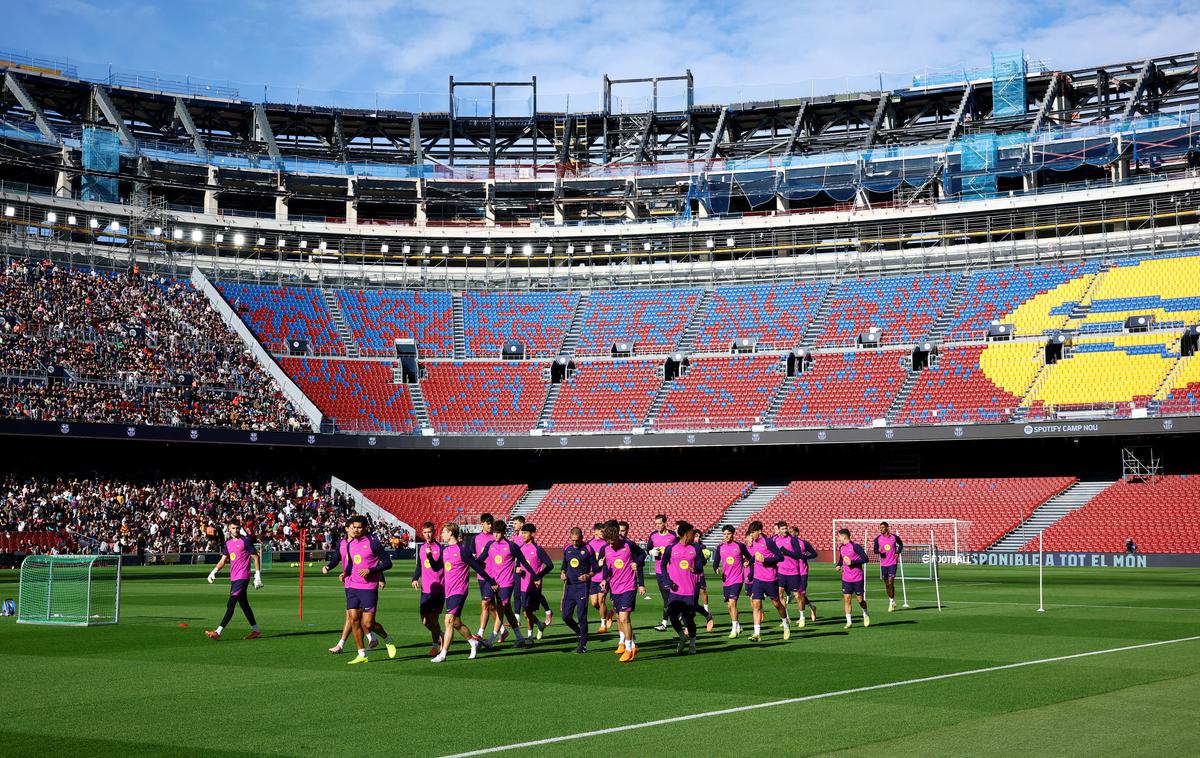 Barcelona, Camp Nou | Prenovljeni Camp Nou še ni povsem nared, sprva bo prejel le sprva zgolj za 45.401 gledalca. | Foto Reuters